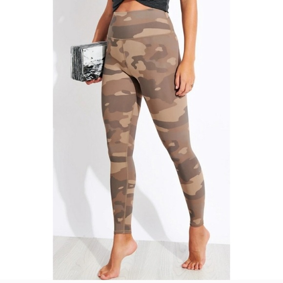 ALO Yoga Pants - NWOT Alo Yoga Vapour Legging in camel camo